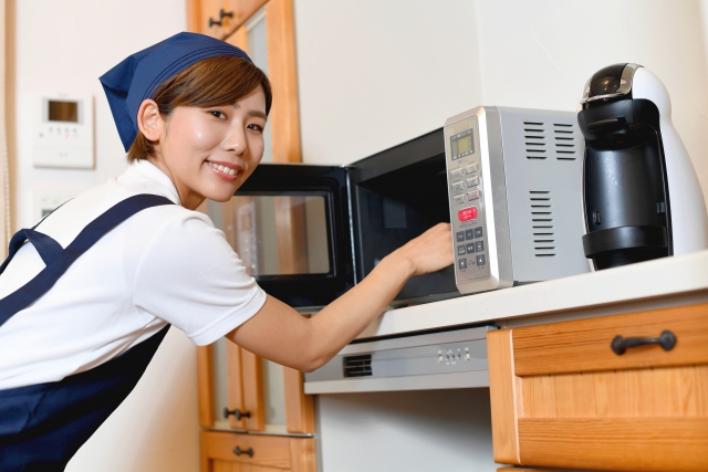 電子レンジの重曹でも落ちない焦げ付きや頑固な汚れの除去方法