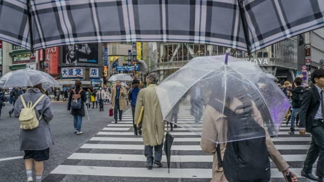 雨の日のリュックが濡れない方法: 移動手段ごとの対策