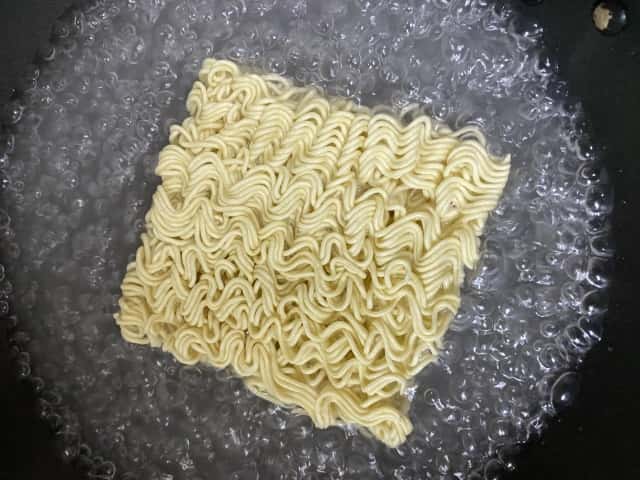 大幅に賞味期限を超えた袋麺の扱い方