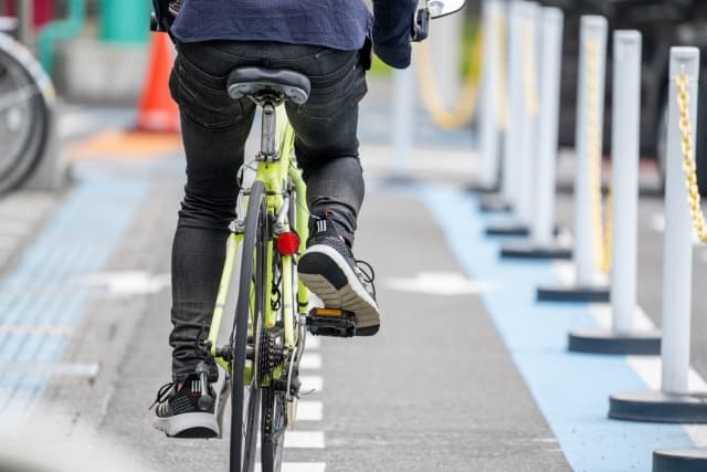 自転車と接触して相手に大丈夫と言われても報告は必要？