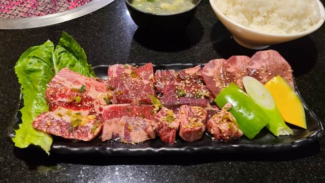 1人焼肉は迷惑なのか？