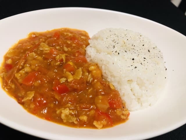 カレーにソースを加える驚きの理由